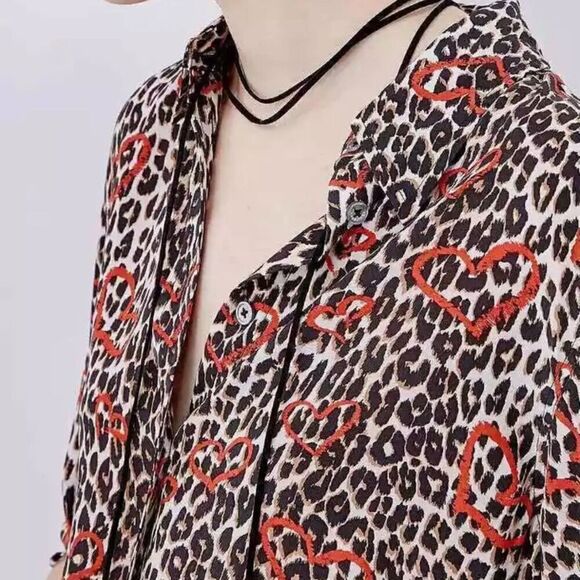 Equipment Adalyn Leopard Heart Print Silk Shirt Natural Ginseng Size XS - Picture 5 of 12